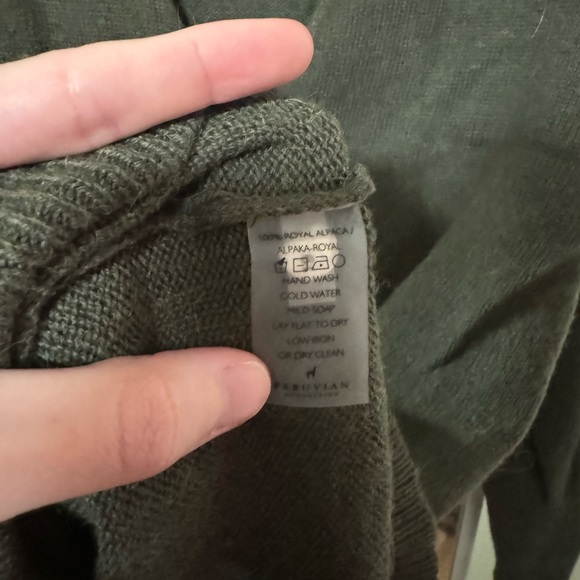 Peruvian connection olive green v-neck tunic sweater - Picture 3 of 6